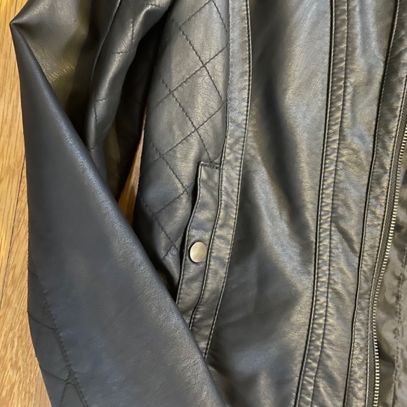 Faux leather jacket - Picture 3 of 3